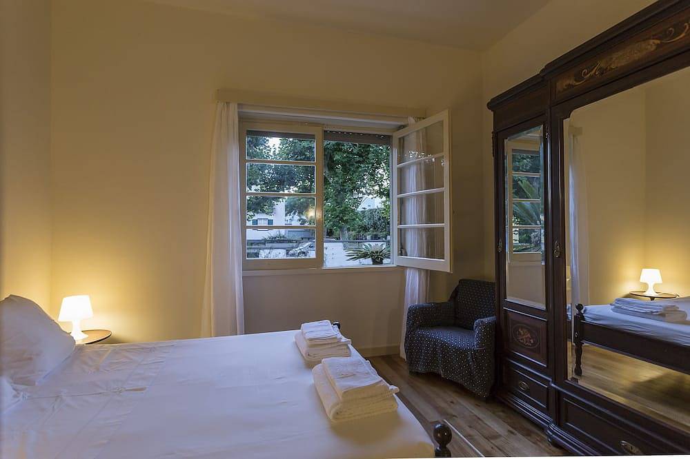 Family Villa in Charming Avenue - Ponta Delgada Center in São Miguel Island, Ponta Delgada