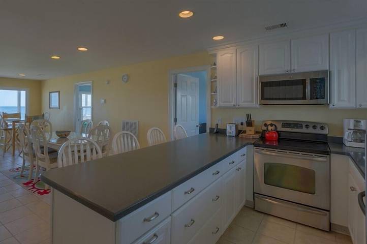 Vacation rental for 13 people, with balcony in Holden Beach