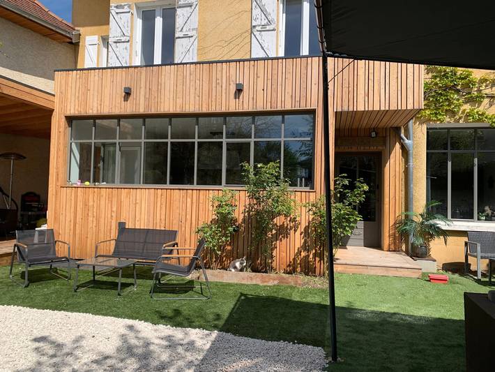 Ganze Wohnung, Gîte Les Tilleuls mit Gemeinschaftsgarten und Whirlpool in Le Pin (Isère), Paladru-See