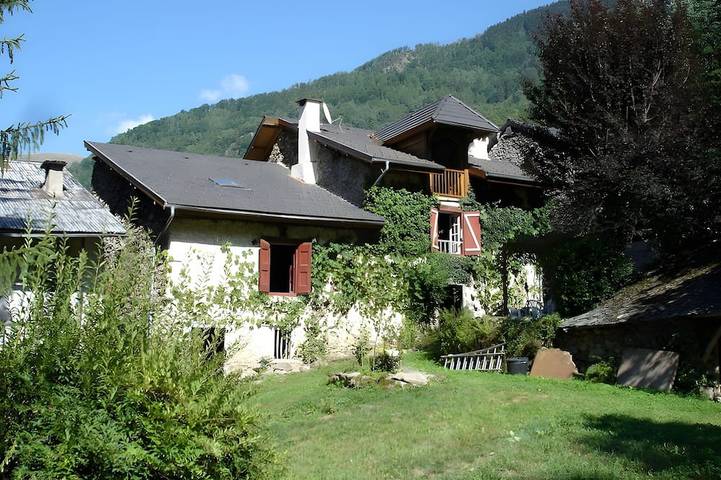 Location de vacances pour 8 personnes, avec jardin à Siguer