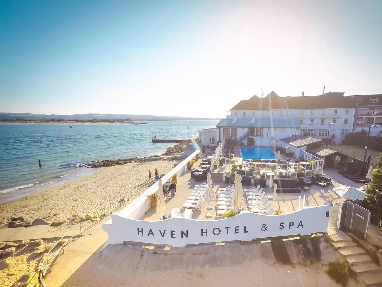 Hotel for 10 people with hot tub in Sandbanks, Poole