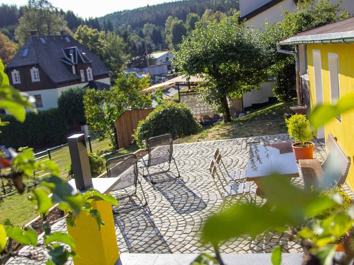 Ferienhaus für 4 Personen, mit Terrasse und Whirlpool sowie Garten und Sauna