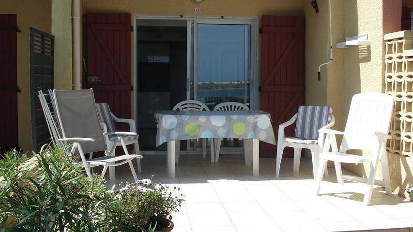 Gîte pour 4 personnes, avec piscine et terrasse