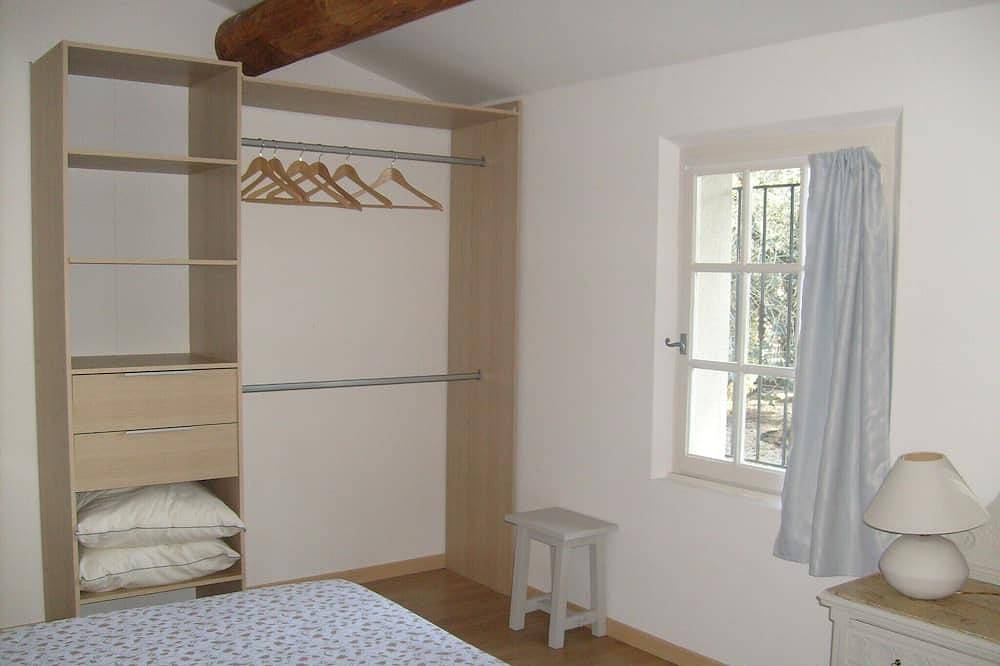 Charming cottage in the heart of Provence in Saint-Andiol, Arles region
