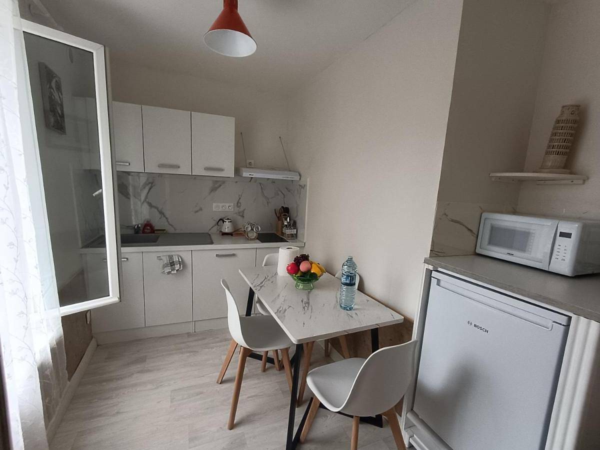 Appartement entier, One-Bedroom Apartment in Provins, Seine-et-Marne