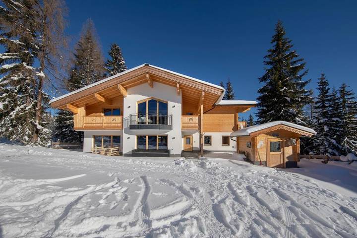 Chalet voor 26 personen, with sauna and uitzicht as well as balkon in Hochkrimml