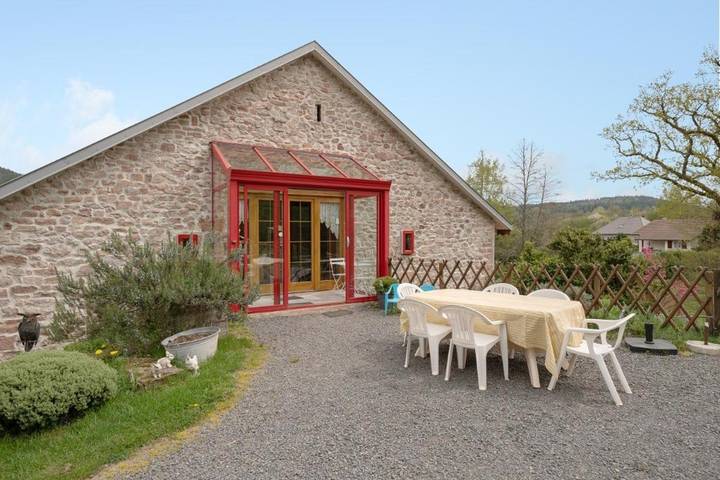 Gîte pour 6 personnes, avec jardin, animaux acceptés à Taintrux