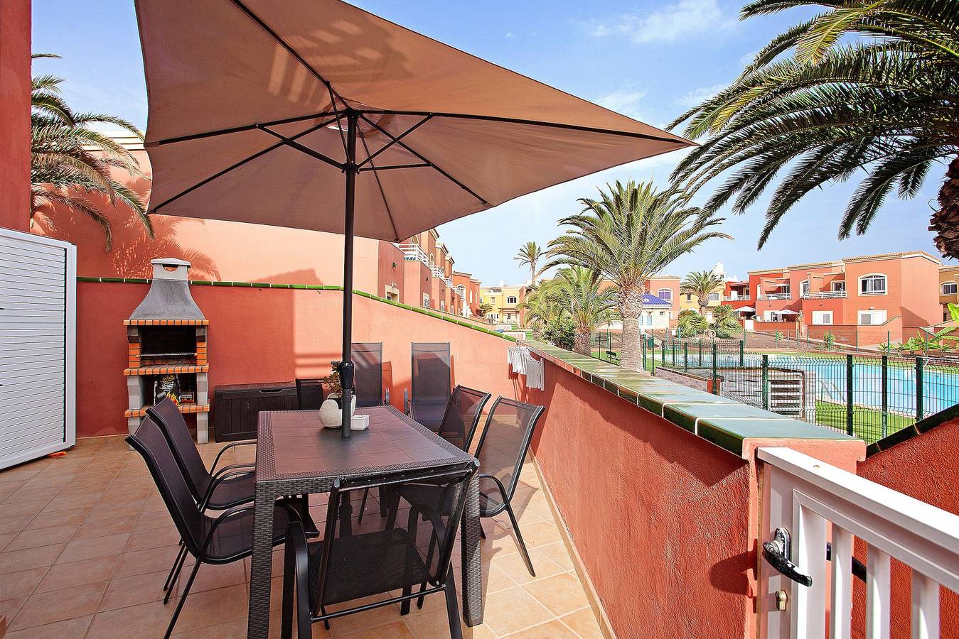 Casa de vacaciones 'Villa Florencia' con piscina compartida, terraza privada y Wi-Fi in Oasis Tamarindo, La Oliva