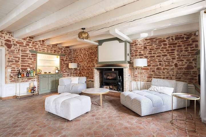 Location de vacances pour 14 personnes, avec jardin à Leynes - 2