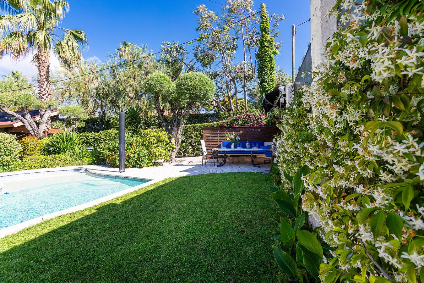 Villa Les Ondes by Riviera Holiday Homes in Antibes, Mediterranean Coast (France)