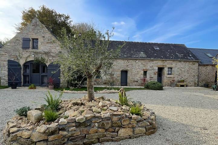 Location de vacances pour 4 personnes, avec piscine ainsi que sauna et jacuzzi, animaux acceptés à Pouldergat