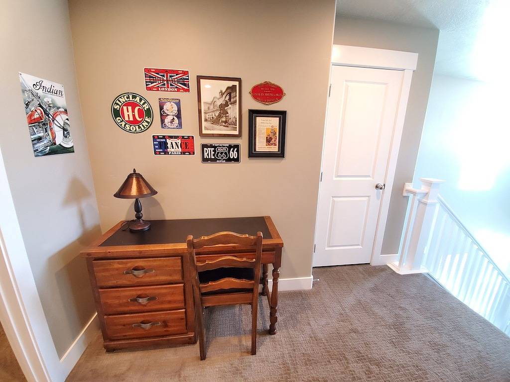 Secluded townhome midway between downtown & skiing; min from shops, & dining in Midvale (UT), Salt Lake County (UT)