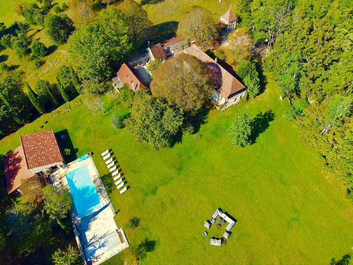 Gîte pour 4 personnes, avec piscine et jacuzzi ainsi que jardin et terrasse, animaux acceptés à Simeyrols - 2