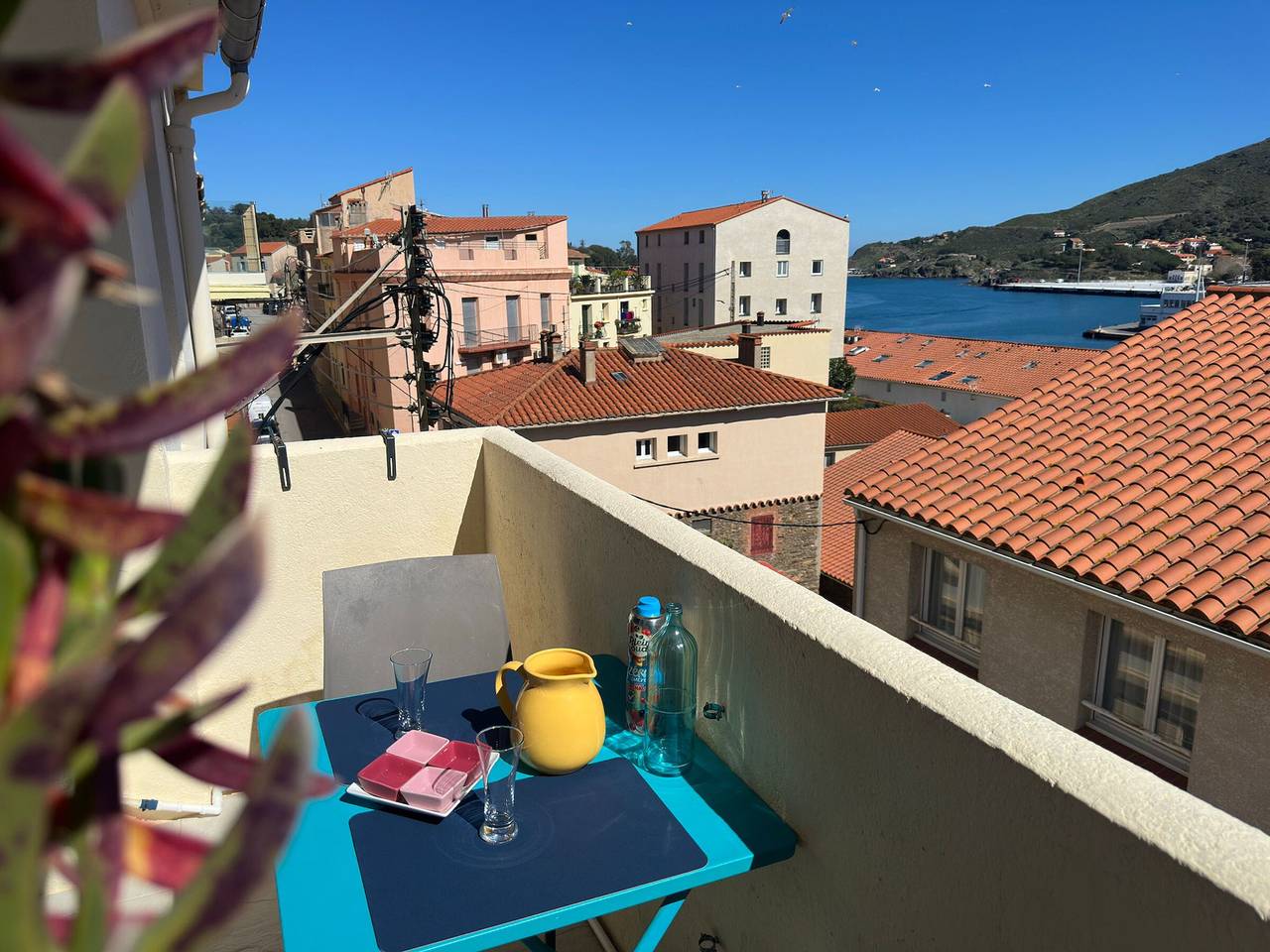 Apartamento entero, Apartamento con aire y vista al puerto - 6 pers. in La Côte Vermeille, Port-Vendres