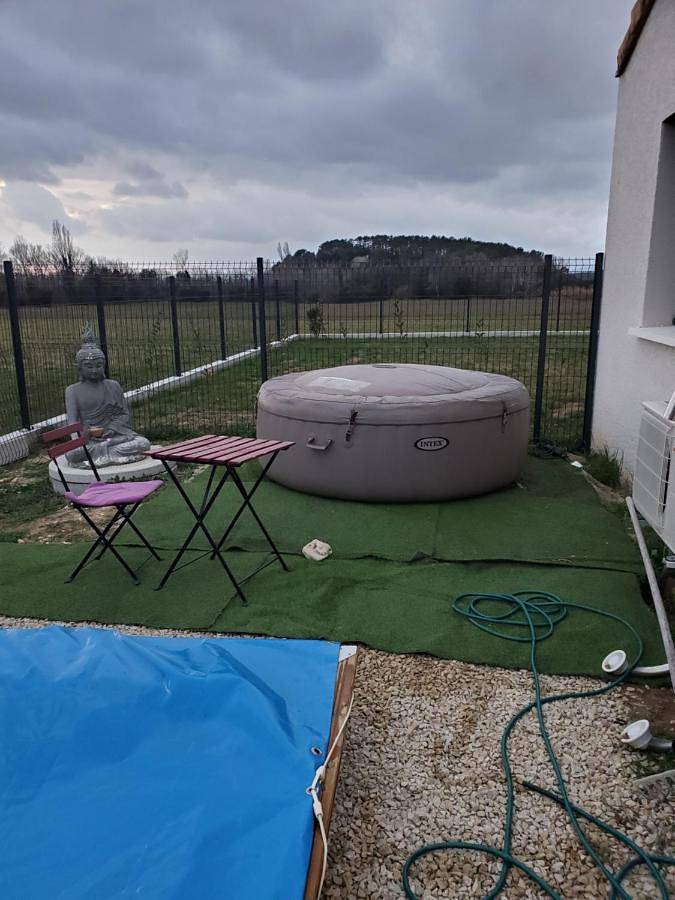 Location de vacances pour 4 personnes, avec terrasse ainsi que piscine et vue à La Bâtie-Rolland - 2