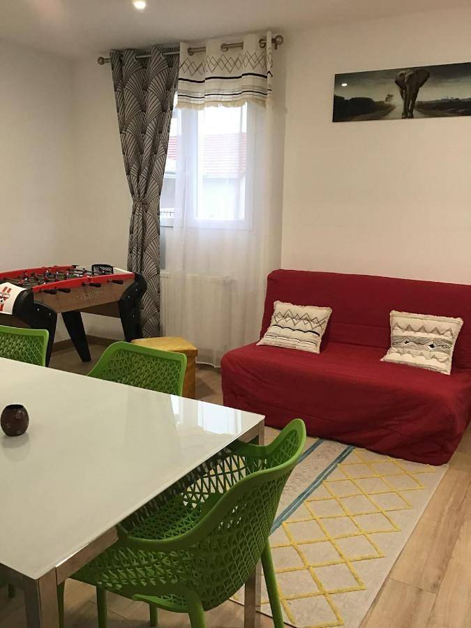 Location de vacances pour 8 personnes, avec jardin à Montfermeil