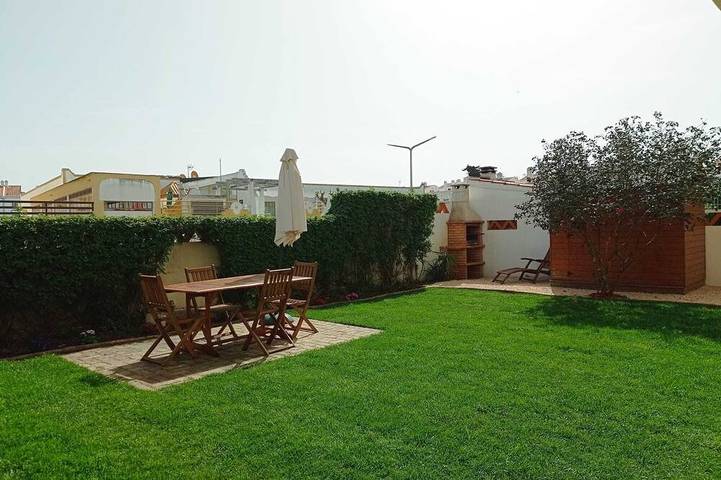 Casa de férias para 4 pessoas, com jacuzzi e jardim e ainda varanda em Vila Nova de Milfontes