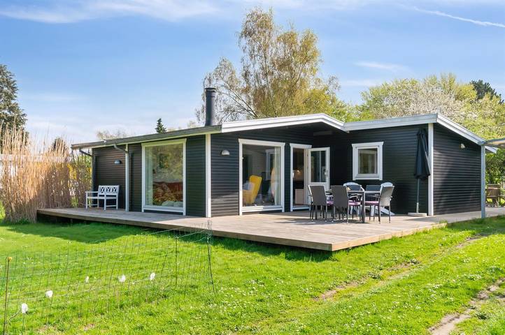 Ferieudlejning for 6 personer, med have i Nykøbing Sjælland