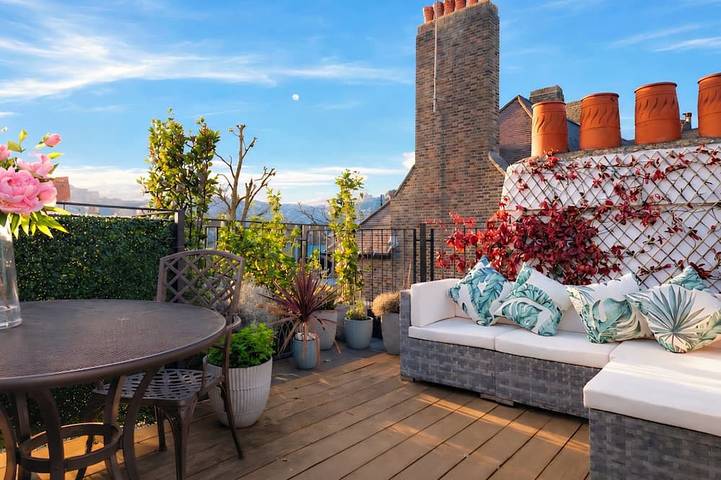 Vacation apartment for 5 people, with balcony in London