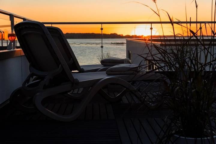 Hausboot für 6 Personen, mit Terrasse und Seeblick in Ribnitz-Damgarten - 3