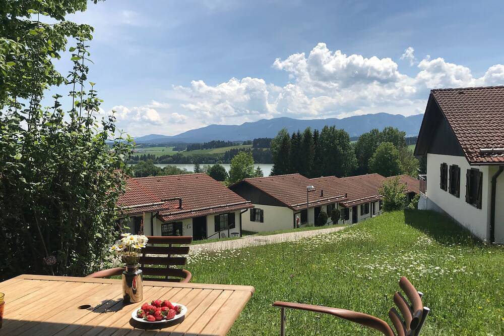 Freundliches Ferienhaus in sonniger Lage und wunderschönem See- und Fernblick in Lechbruck am See, Bayerisch Schwaben