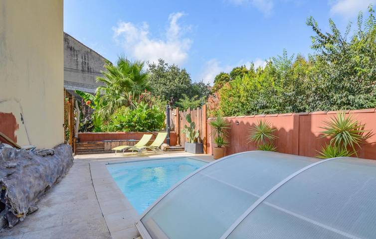 Vakantiehuis voor 8 personen, met Terras en Zwembad in Arles