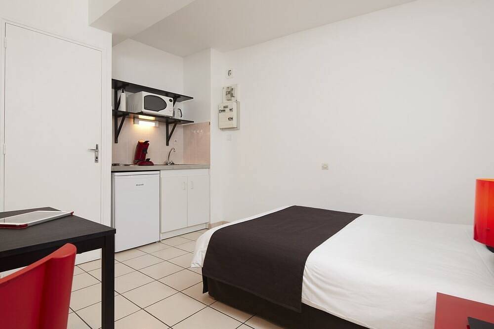 Apartamento entero, Estudio-Coté jardin - Rdc-Baño con ducha in Ancenis, Valle del Loira
