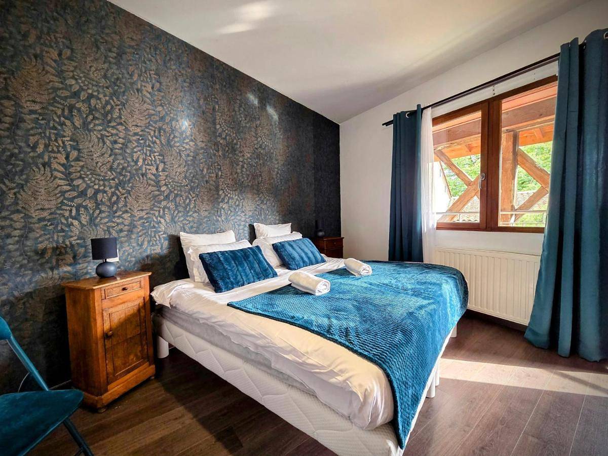 Double Room in Pérouges, Ain