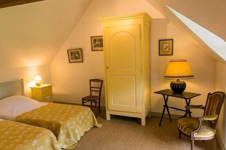 Typical house in the middle of the woods. private pool. 4 * in Romilly-sur-Aigre, Châteaudun region