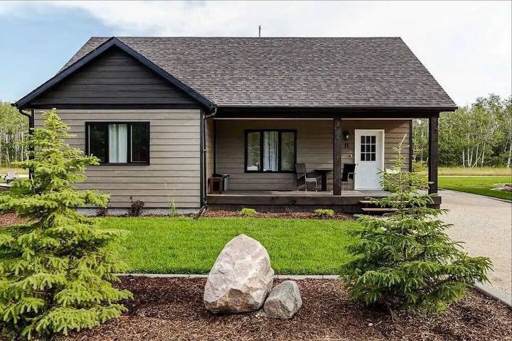 Log cabin for 6 people, with terrace and garden in Manitoba