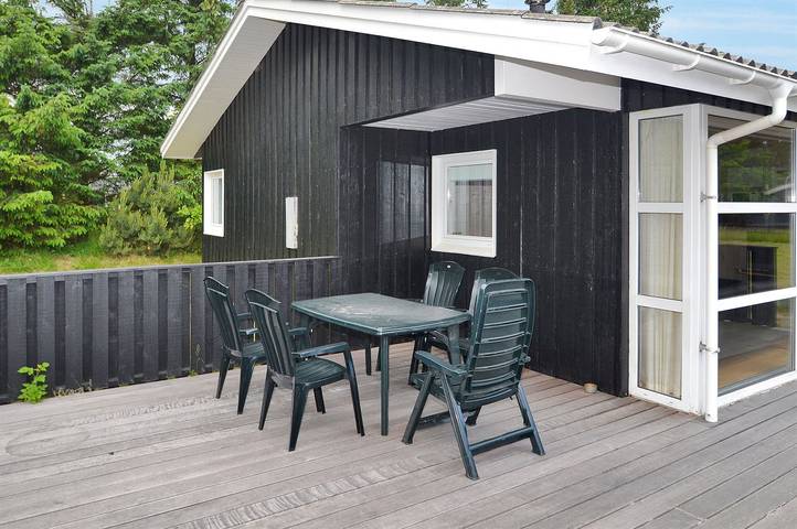 Feriehus for 8 personer, med jacuzzi og terrasse i tillegg til sauna i Hals