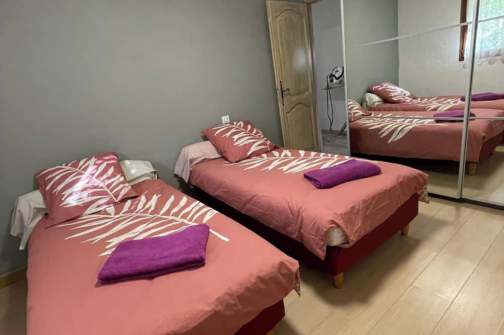 Maison Familiale au Calme, à Seulement 10 Minutes de Grasse Capitale du Parfum in Grasse, Cannes region