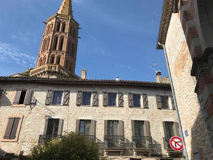 Location de vacances pour 4 personnes, avec Balcon ainsi que Terrasse et Vue à Montricoux