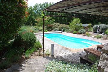 Gîte pour 4 personnes, avec jardin ainsi que jacuzzi et terrasse à Caseneuve