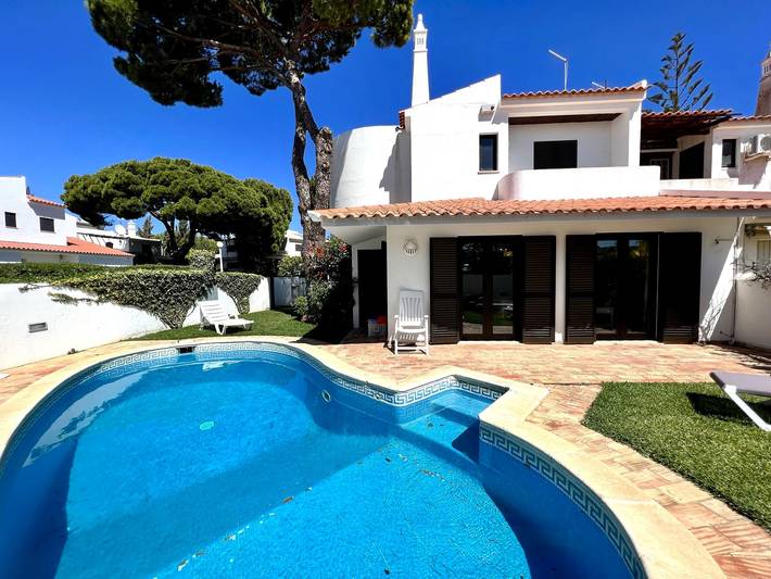 Vilamoura Traditional Villa With Pool in Vilamoura, Quarteira