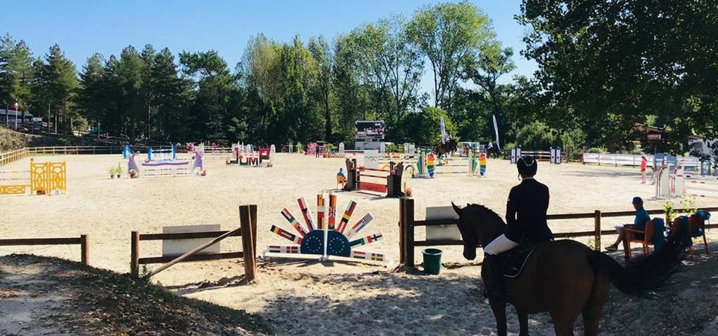 Location de vacances pour 6 personnes, avec piscine ainsi que jardin et vue, adapté aux familles à Barbaste - 4