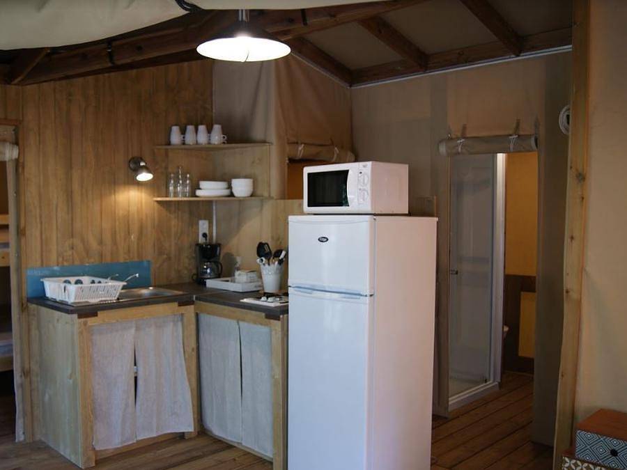 Camping Le Beau Vezé - Albergue 8 personas - Lodge Cotton 32m2 6/8 P (3 dormitorios) in Carqueiranne, Region de Toulon