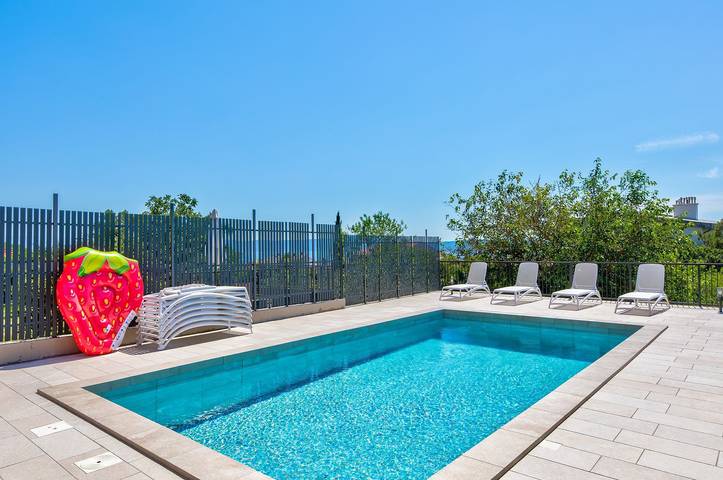 Ferienwohnung für 5 Personen, mit Terrasse und Garten sowie Pool, kinderfreundlich in Kvarner Bucht