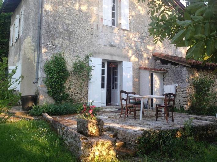 Location de vacances pour 16 personnes, avec Balcon et Terrasse ainsi que Jardin et Vue à Allemans
