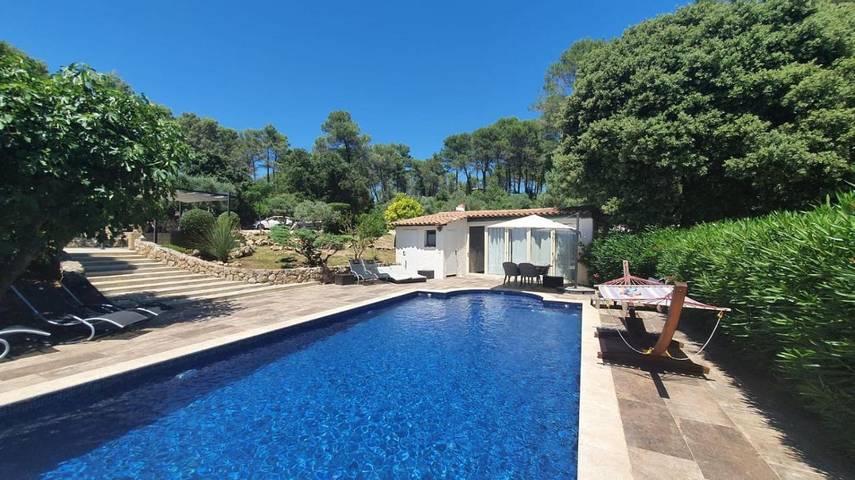 Appartement de vacances pour 2 personnes, avec piscine et jardin ainsi que sauna et jacuzzi