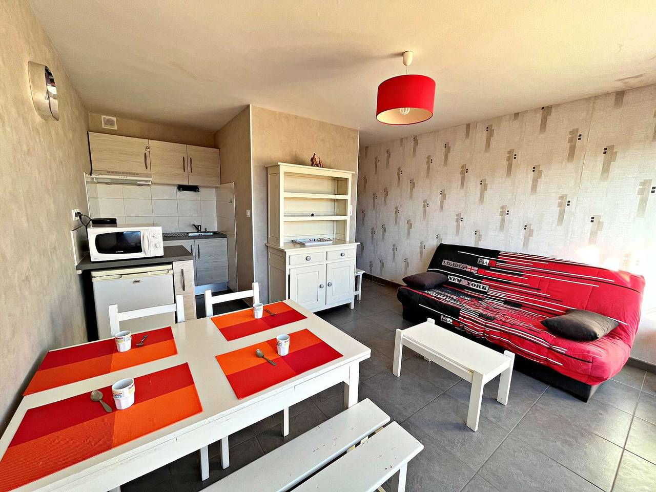 Appartement entier, Appartement au centre de Marseillan avec terrasse et parking, proche commodités in Marseillan, Côte d'Améthyste