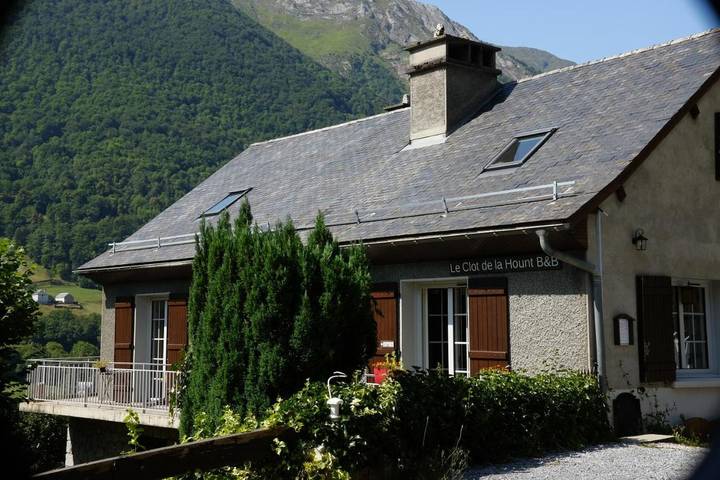 Chambre d’hôte pour 4 personnes, avec terrasse ainsi que jardin et vue à Cauterets