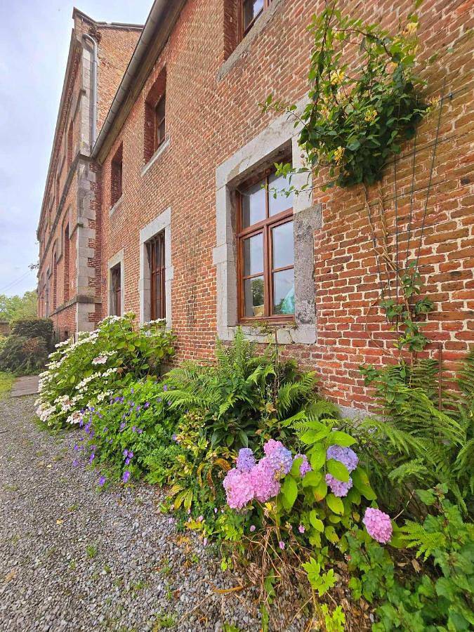 Location de vacances pour 7 personnes, avec piscine ainsi que jardin et vue à Ohey