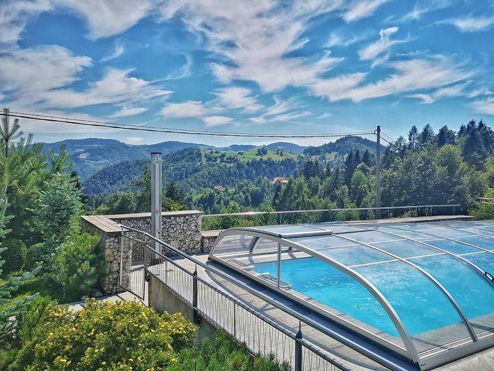 Ferienwohnung für 12 Personen, mit Balkon und Terrasse sowie Pool und Sauna