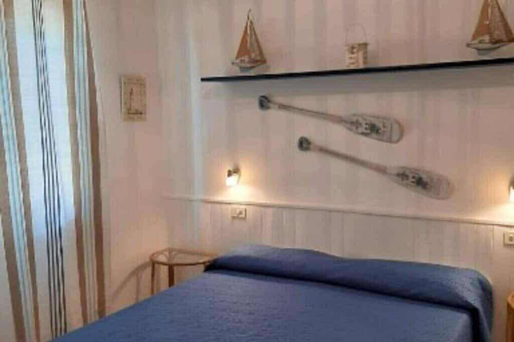 Hel lejlighed, Spacious and bright apartment within walking distance of the beach in Lido di Capoliveri, Elba