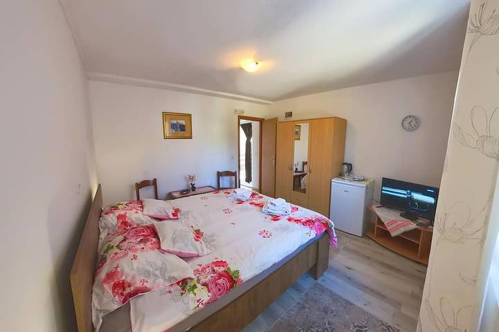 Ganze Wohnung, Zimmer für zwei Personen mit eigenem Bad, zwei Schritte vom Meer entfernt in plaža Zambratija, Zambratija