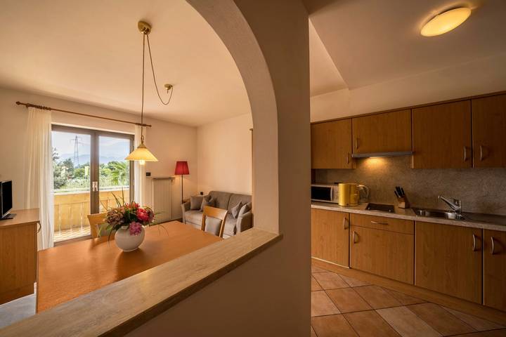 Appartamento intero, Appartamento vacanze "Weinsepphof 3" con vista montagna, piscina, Wi-Fi, giardino e balcone in Lana di Mezzo, Lana