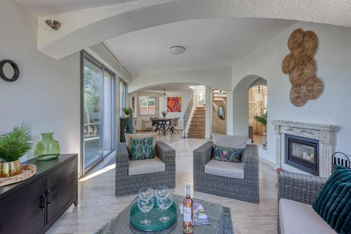 Location de vacances pour 6 personnes, avec terrasse et jardin dans Casino De Cavalaire - 4