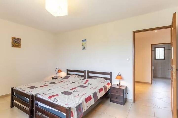 Location de vacances pour 12 personnes, avec terrasse et jardin à Chambonas - 2