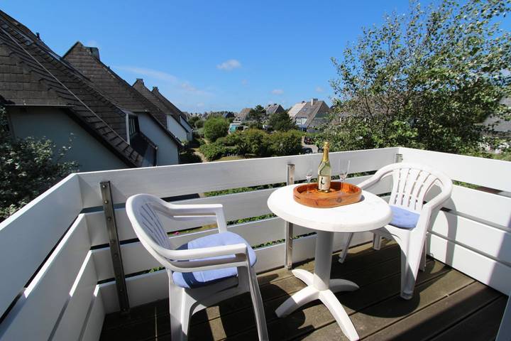 Ganze Wohnung, Ferienappartement mit vielen Holzakzenten für bis zu vier Personen in Nordfriesische Inseln (Schleswig-Holstein) (Schleswig-Holstein), Wenningstedt